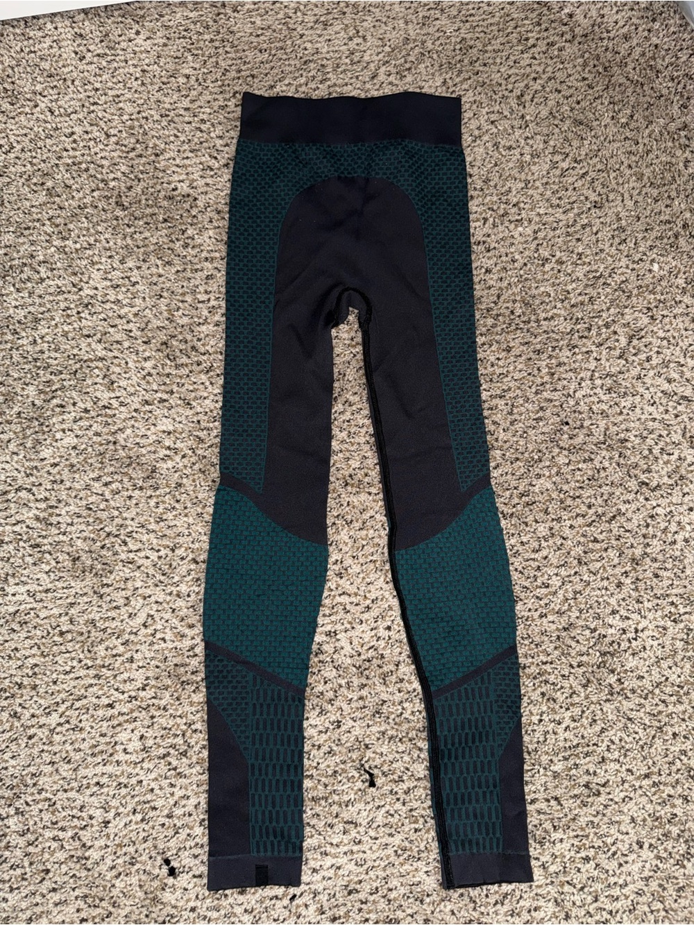 lululemon Vintage Leggings in Size 4⭐️ Used - Like New⭐️ - Picture 2 of 3